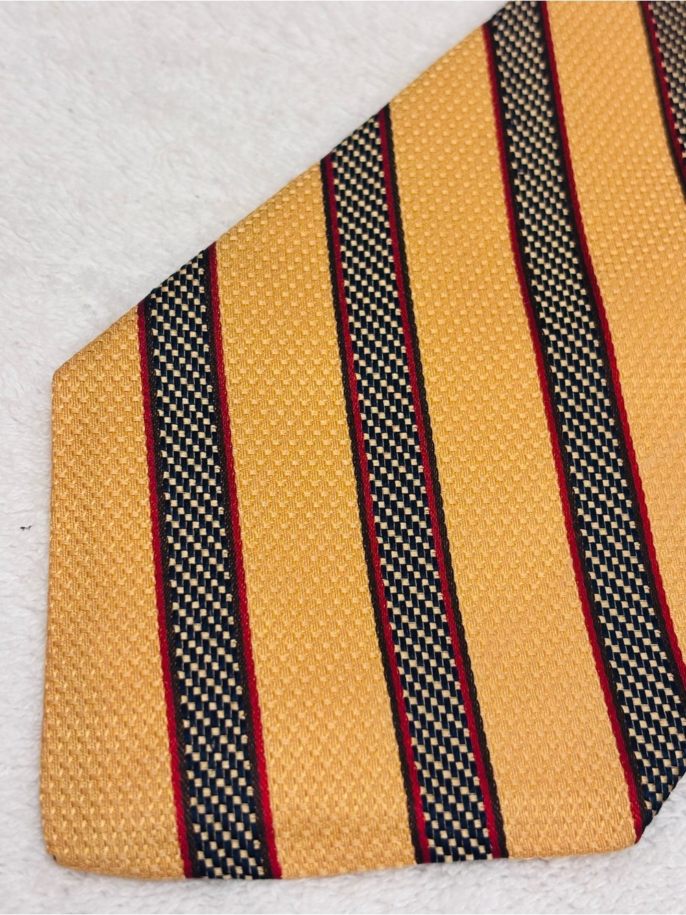 Brand New Royal Classic Tie By Tom James - Tie Width Is 4 Inches